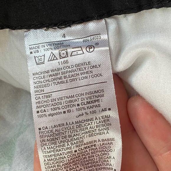 Old Navy Black Floral 100% Cotton Tropical Everyday Shorts Size 4 - Picture 5 of 6